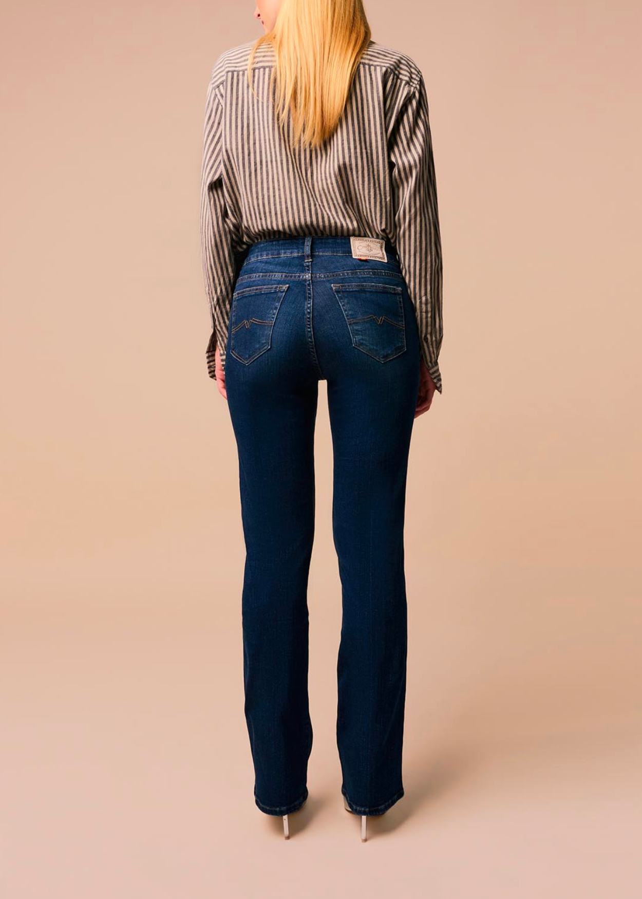 Jean Femme XOXO Coupe Bootcut Foncé – Taille Basse 1/2 – Inseam 31 – Occasion Très Bon état